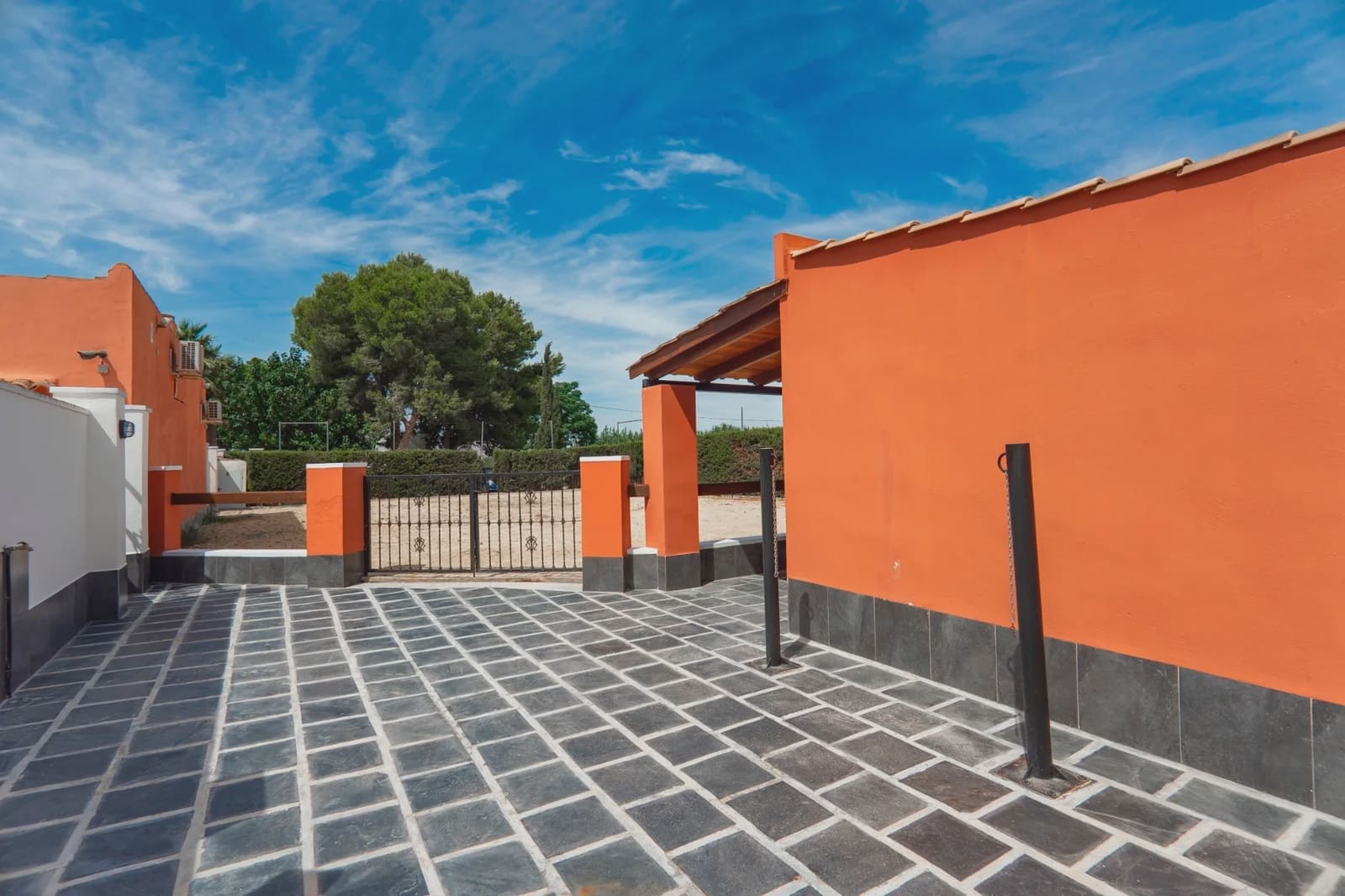 6 slaapkamer Villa te koop in Heredades met zwembad garage - € 595.000 (Ref: 10102607)