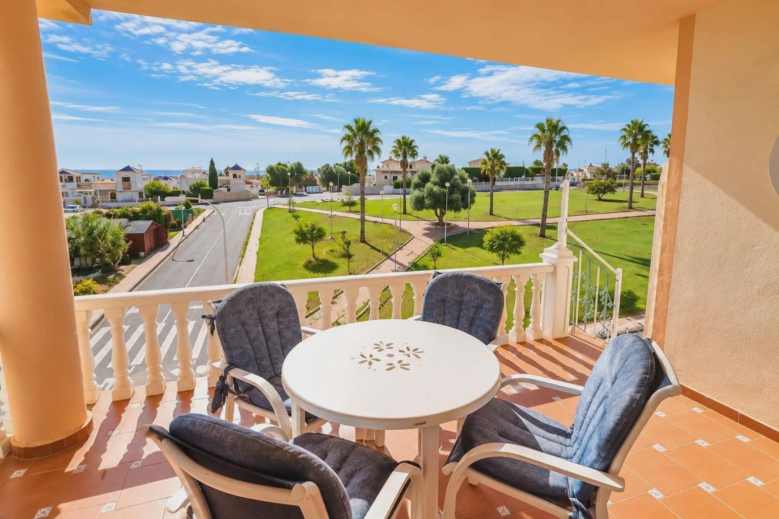 2 soveværelse Lejlighed til salg i Torrevieja med swimmingpool - € 175.000 (Ref: 10139713)