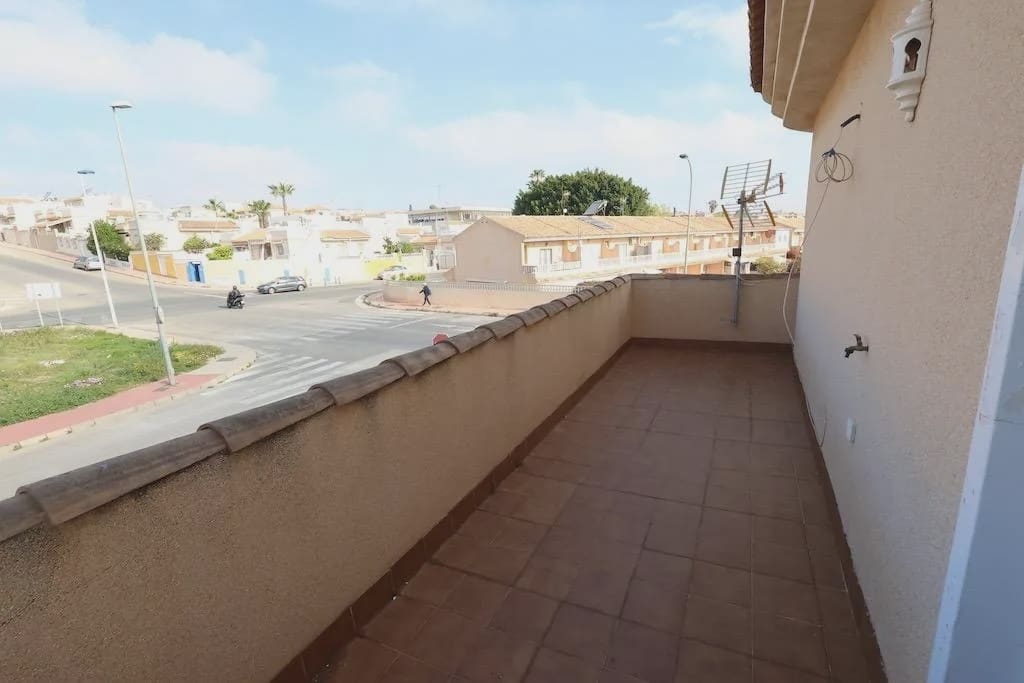 3 makuuhuone Huvila myytävänä paikassa Torrevieja mukana uima-altaan 
autotalli - 320 000 € (Ref: 10140158)