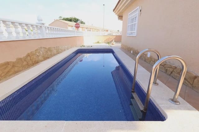 3 makuuhuone Huvila myytävänä paikassa Los Balcones - Los Altos, Torrevieja mukana uima-altaan 
autotalli - 320 000 € (Ref: 10140158)
