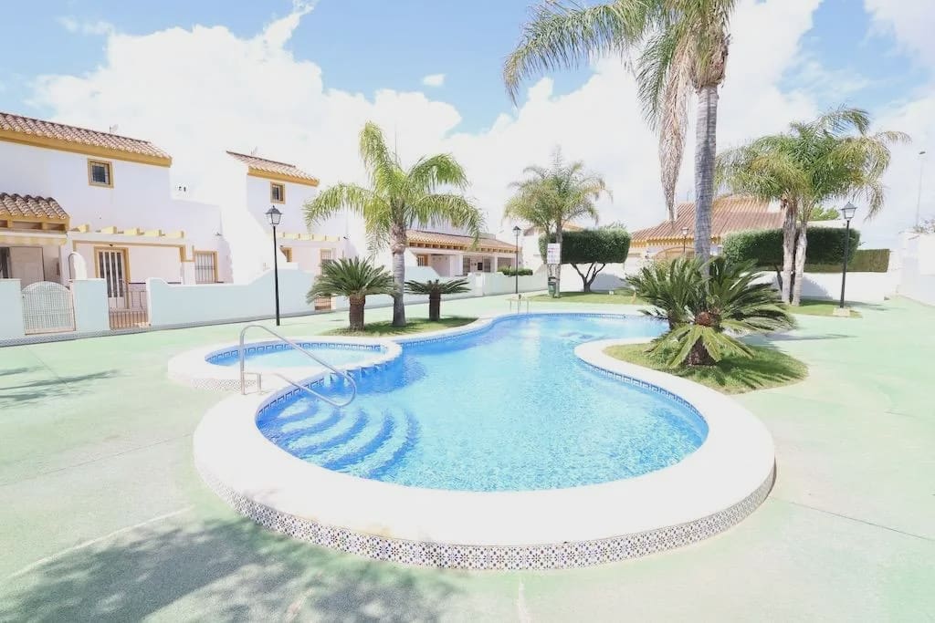2 soveværelse Rækkehus til salg i Pilar de la Horadada med swimmingpool - € 229.900 (Ref: 10140161)