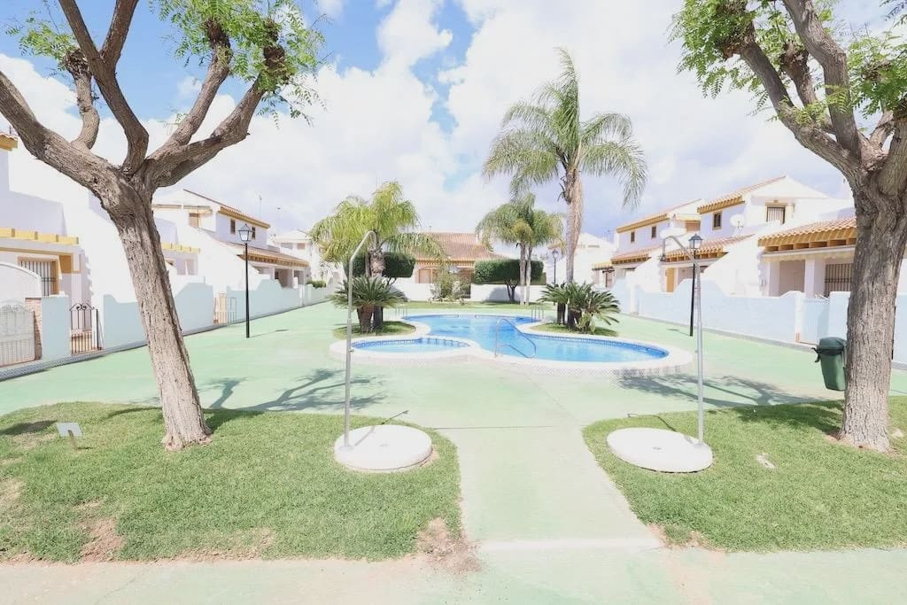 2 soveværelse Rækkehus til salg i Pilar de la Horadada med swimmingpool - € 229.900 (Ref: 10140161)