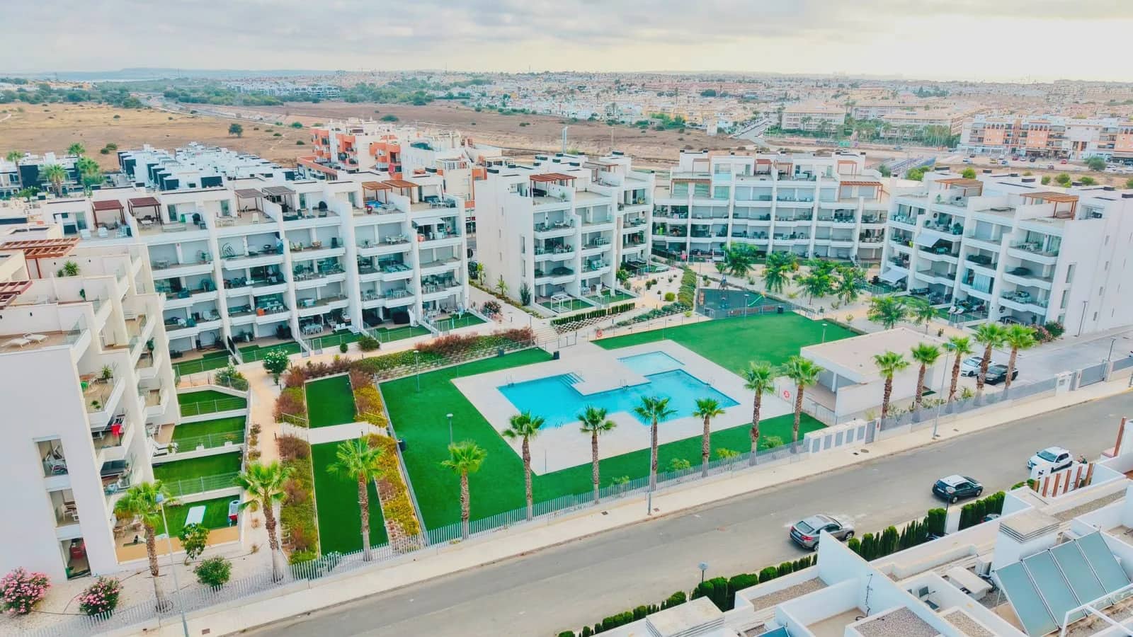2 soveværelse Lejlighed til salg i Orihuela Costa med swimmingpool garage - € 279.900 (Ref: 10158681)
