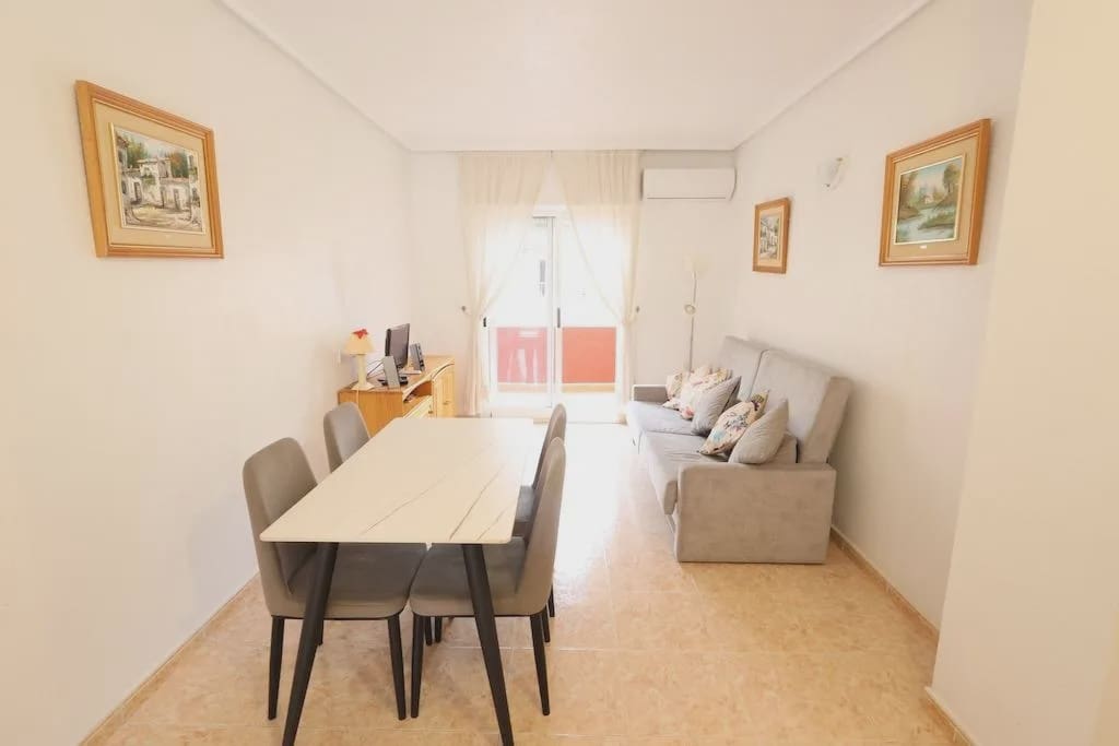 2 soveværelse Lejlighed til salg i Torrevieja med swimmingpool - € 134.000 (Ref: 10162039)