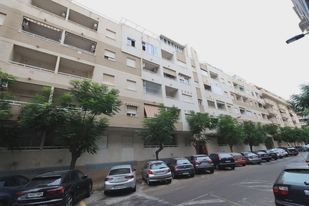 2 soveværelse Lejlighed til salg i Torrevieja med swimmingpool - € 134.000 (Ref: 10162039)