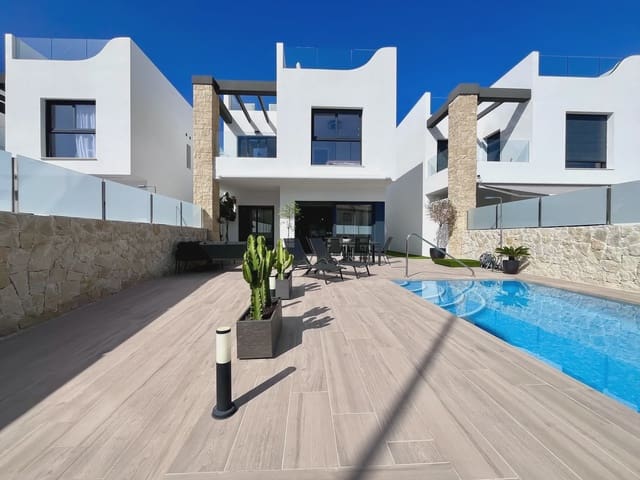 4 soveværelse Villa til salg i Punta Prima, Orihuela med swimmingpool - € 794.950 (Ref: 10168813)