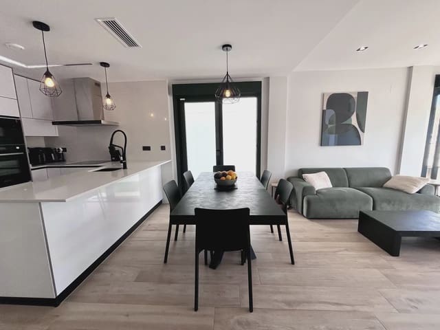 4 soveværelse Villa til salg i Punta Prima, Orihuela med swimmingpool - € 794.950 (Ref: 10168813)