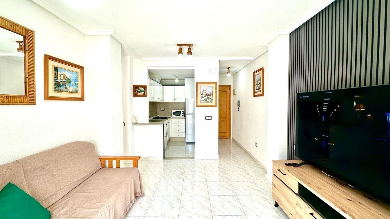 Apartamento de 2 habitaciones en Torrevieja en venta con piscina garaje - 149.900 € (Ref: 9292282)