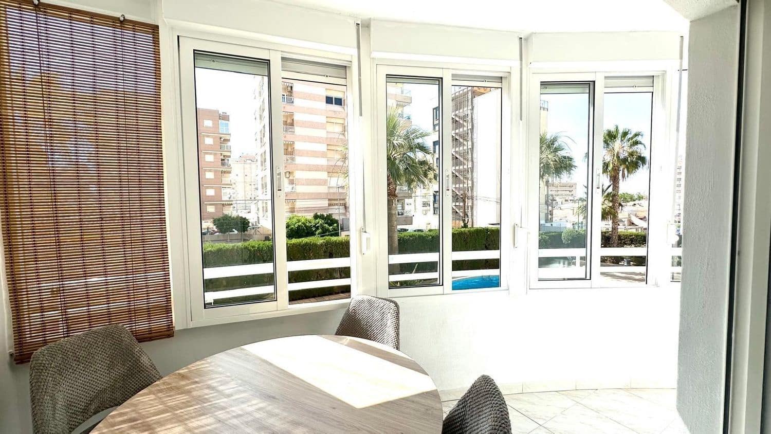 Apartamento de 2 habitaciones en Torrevieja en venta con piscina garaje - 149.900 € (Ref: 9292282)