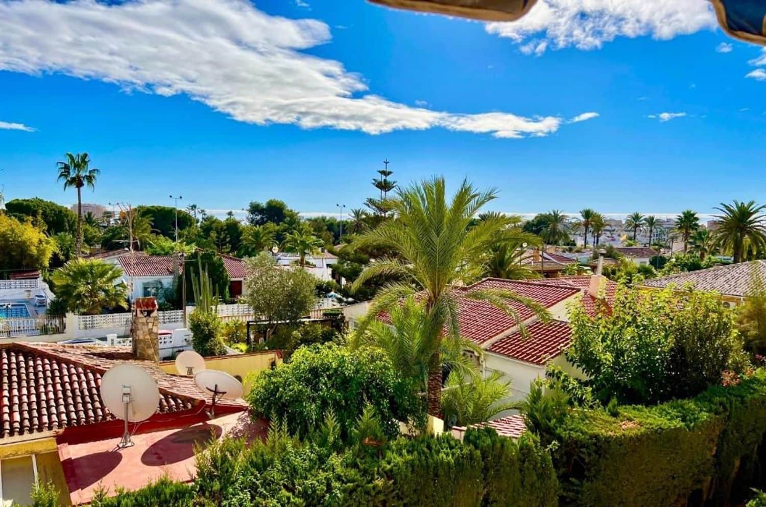 Apartamento de 2 habitaciones en Torrevieja en venta con piscina garaje - 149.900 € (Ref: 9292282)