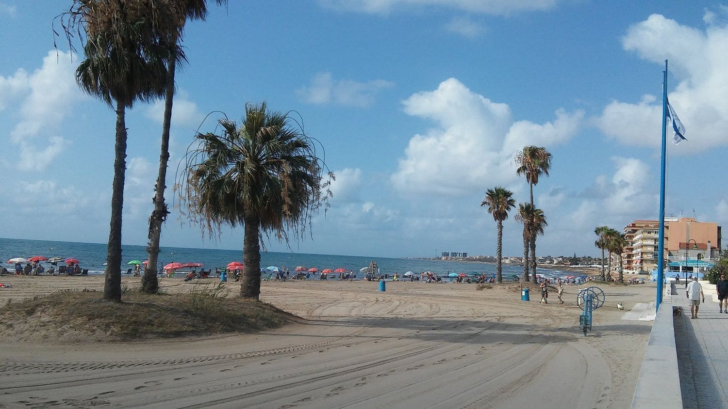 Apartamento de 2 habitaciones en Torrevieja en venta con piscina garaje - 149.900 € (Ref: 9292282)