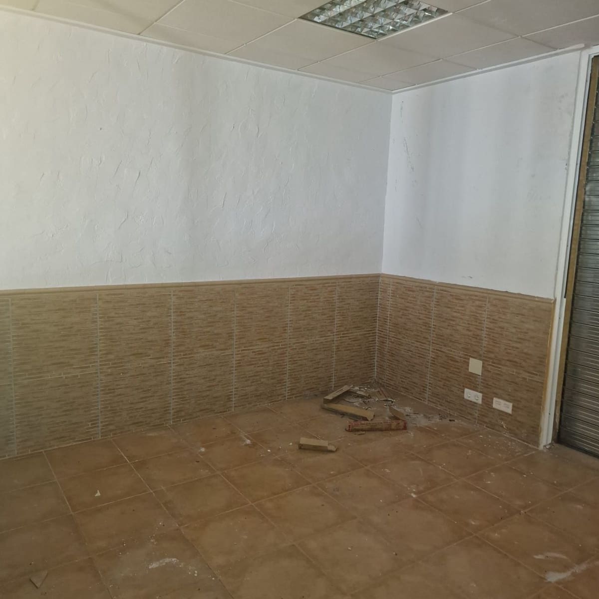 Commercial for sale in Orihuela - € 37,000 (Ref: 9292287)
