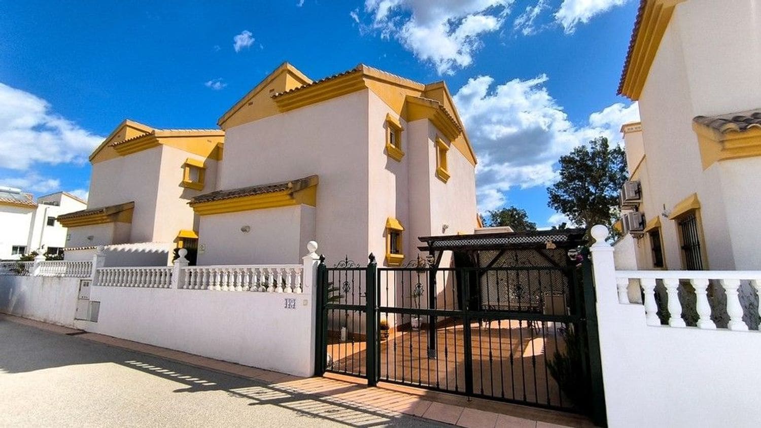 3 soveværelse Villa til salg i Guardamar del Segura med swimmingpool garage - € 269.000 (Ref: 9294136)