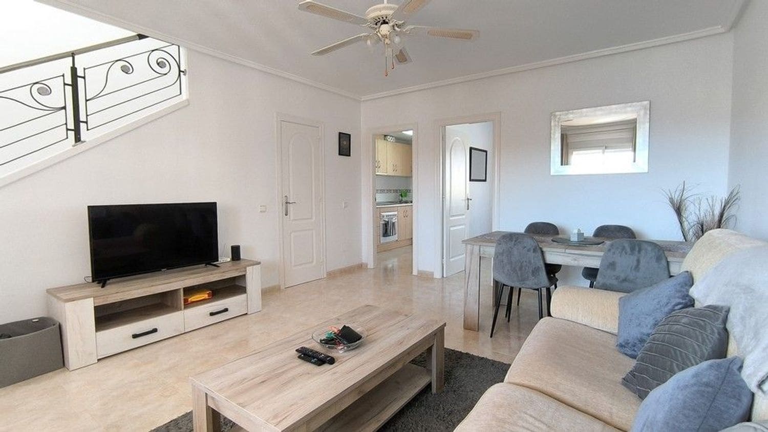 3 makuuhuone Omakotitalo myytävänä paikassa Ciudad Quesada mukana uima-altaan 
autotalli - 220 000 € (Ref: 9341837)