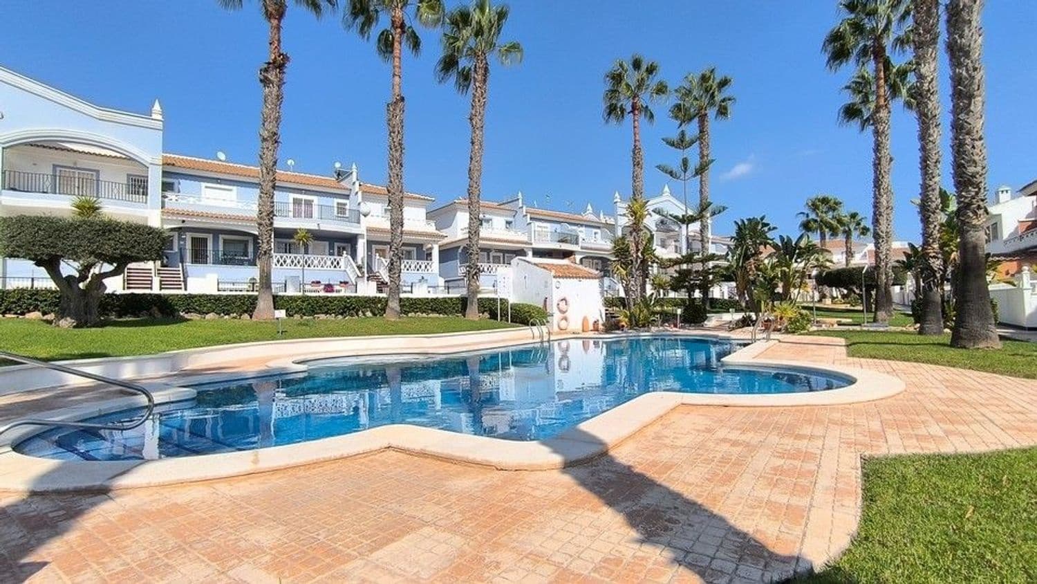 3 makuuhuone Omakotitalo myytävänä paikassa Ciudad Quesada mukana uima-altaan 
autotalli - 220 000 € (Ref: 9341837)