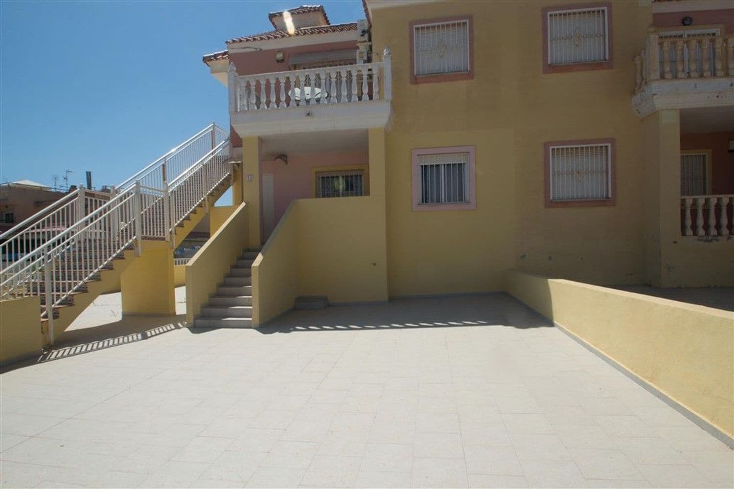 2 bedroom Apartment for rent in Orihuela Costa with pool garage - € 900 (Ref: 9371370)