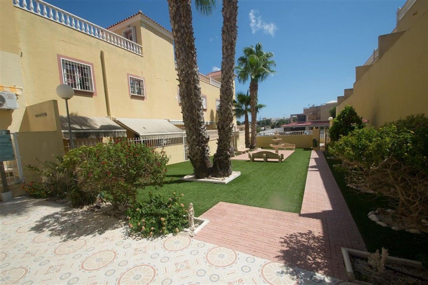 2 bedroom Apartment for rent in Orihuela Costa with pool garage - € 900 (Ref: 9371370)
