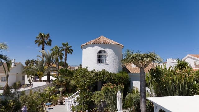 4 soverom Villa til salgs i El Chaparral, Torrevieja med svømmebasseng garasje - € 495 000 (Ref: 9371376)