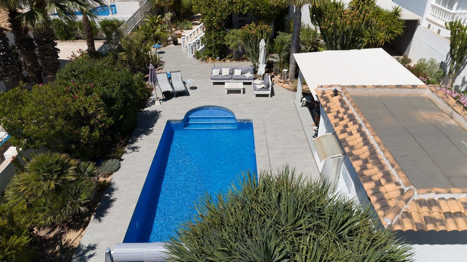 4 makuuhuone Huvila myytävänä paikassa Torrevieja mukana uima-altaan 
autotalli - 495 000 € (Ref: 9371376)