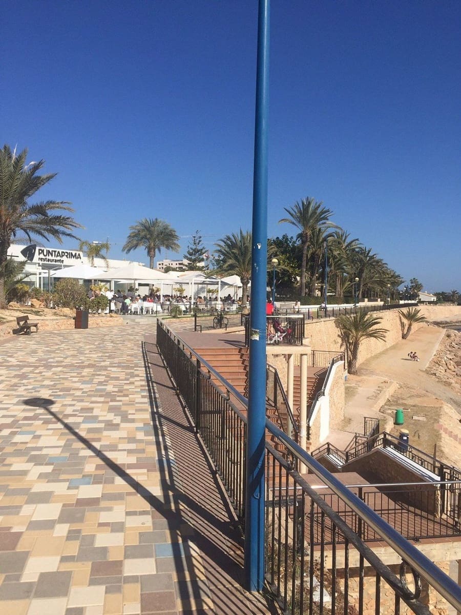 Apartamento de 2 habitaciones en Torrevieja en venta con garaje - 129.900 € (Ref: 9451769)