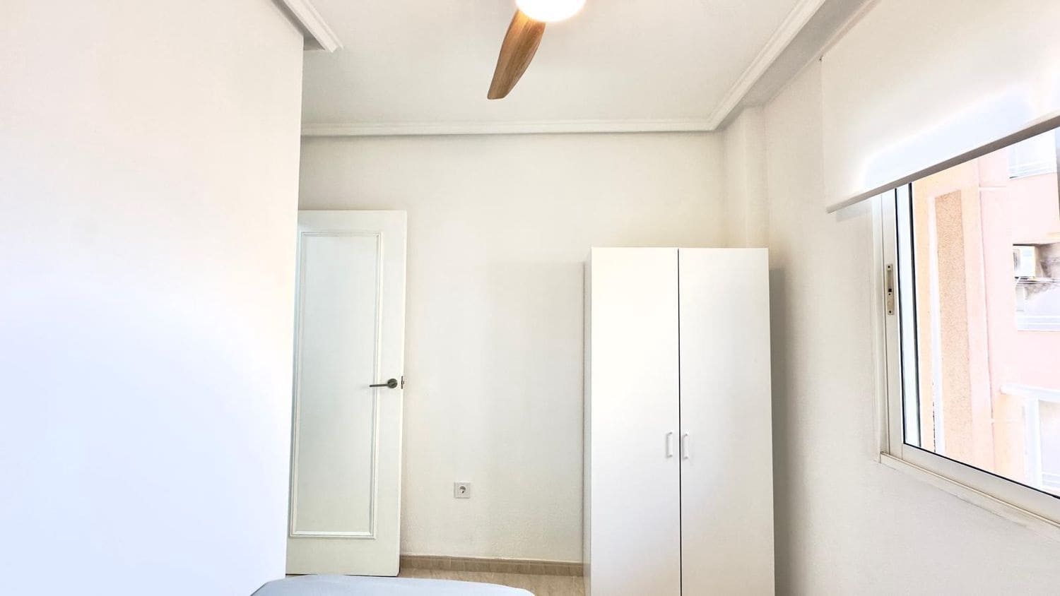 Apartamento de 2 habitaciones en Torrevieja en venta con garaje - 129.900 € (Ref: 9451769)