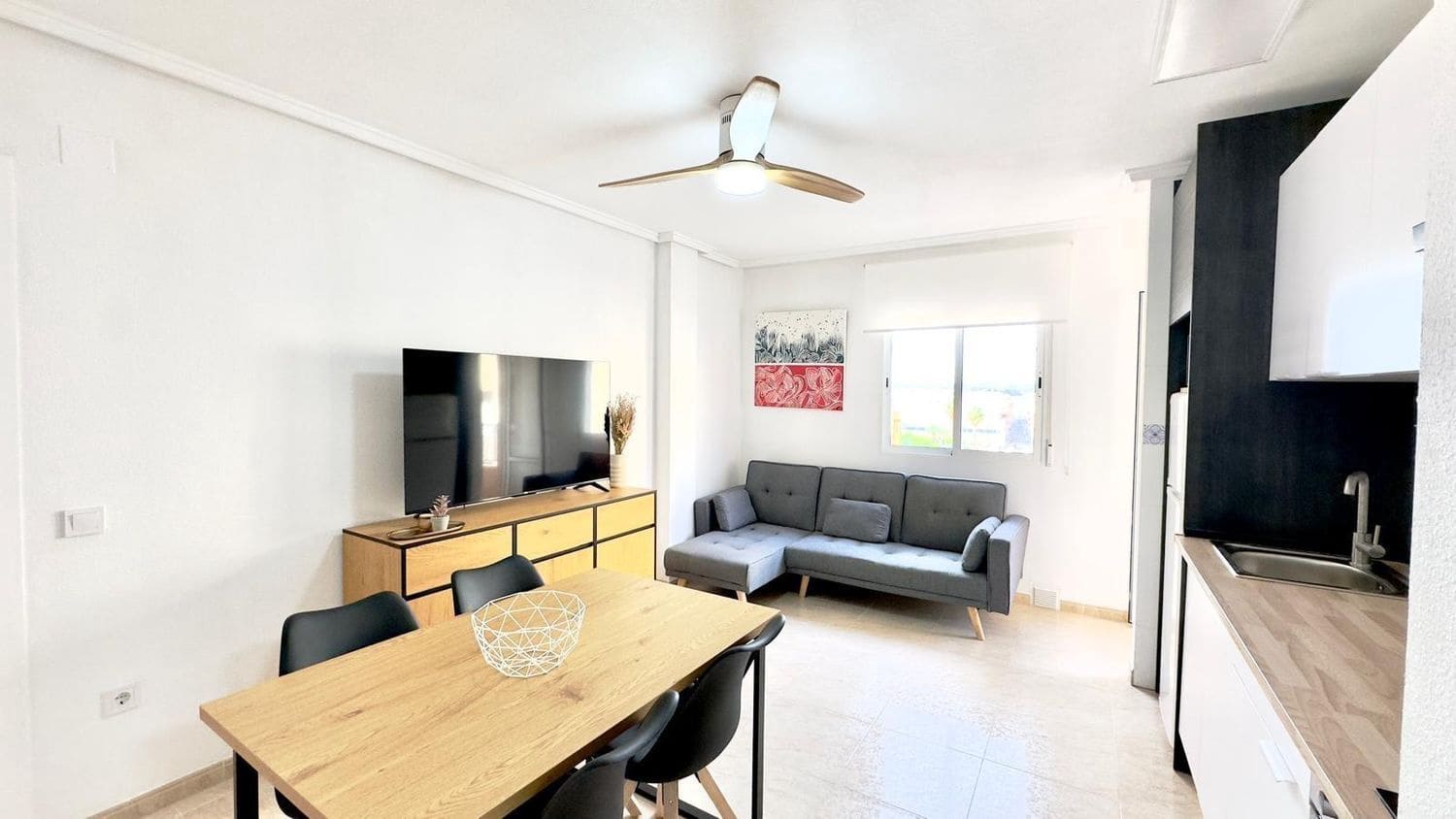 Apartamento de 2 habitaciones en Torrevieja en venta con garaje - 129.900 € (Ref: 9451769)