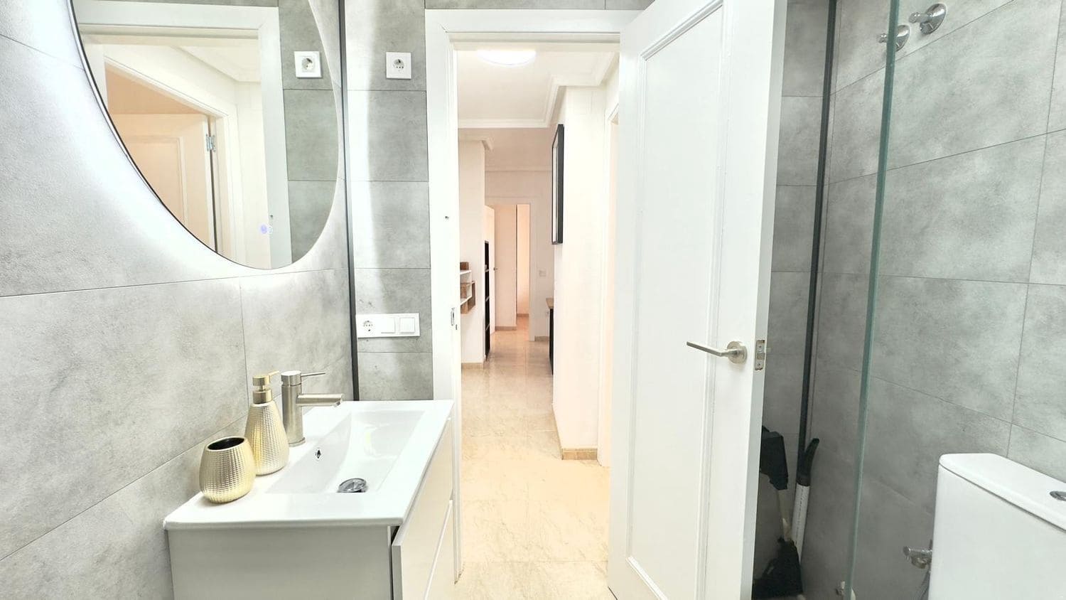 Apartamento de 2 habitaciones en Torrevieja en venta con garaje - 129.900 € (Ref: 9451769)