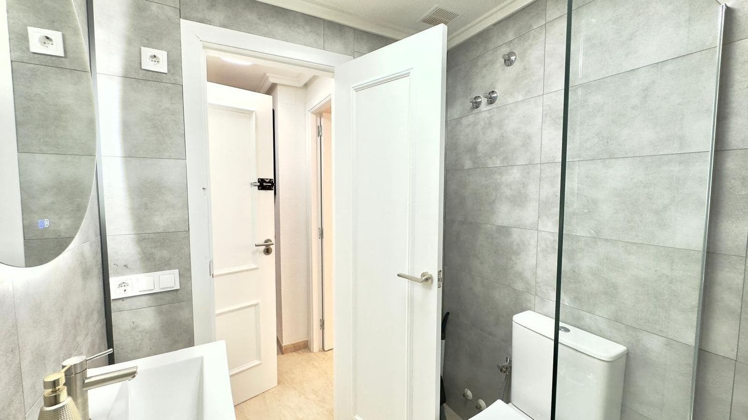 Apartamento de 2 habitaciones en Torrevieja en venta con garaje - 129.900 € (Ref: 9451769)