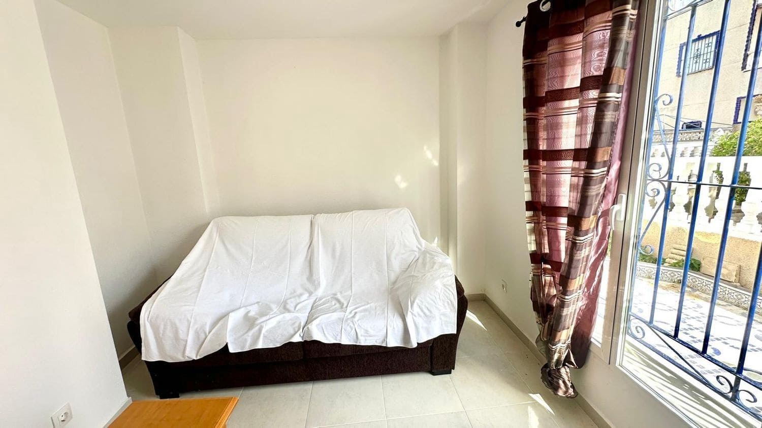 3 sypialnia Dom na sprzedaż w Torrevieja z basenem garażem - 179 000 € (Ref: 9452562)