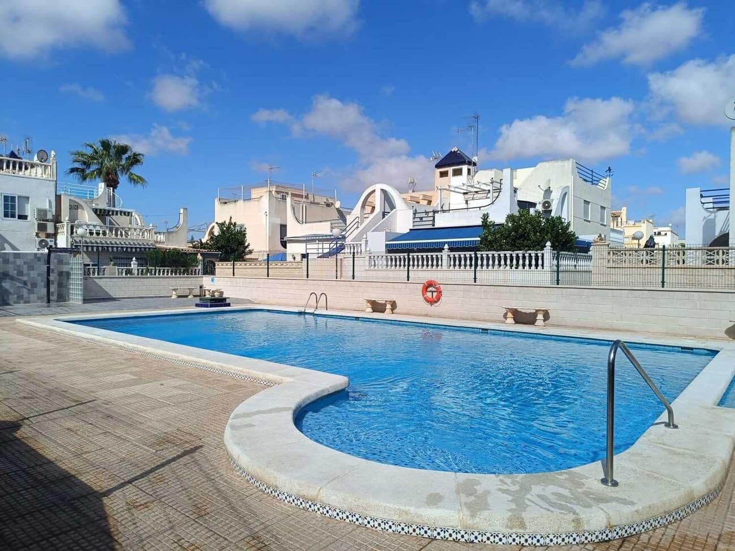 3 sypialnia Dom na sprzedaż w Torrevieja z basenem garażem - 179 000 € (Ref: 9452562)
