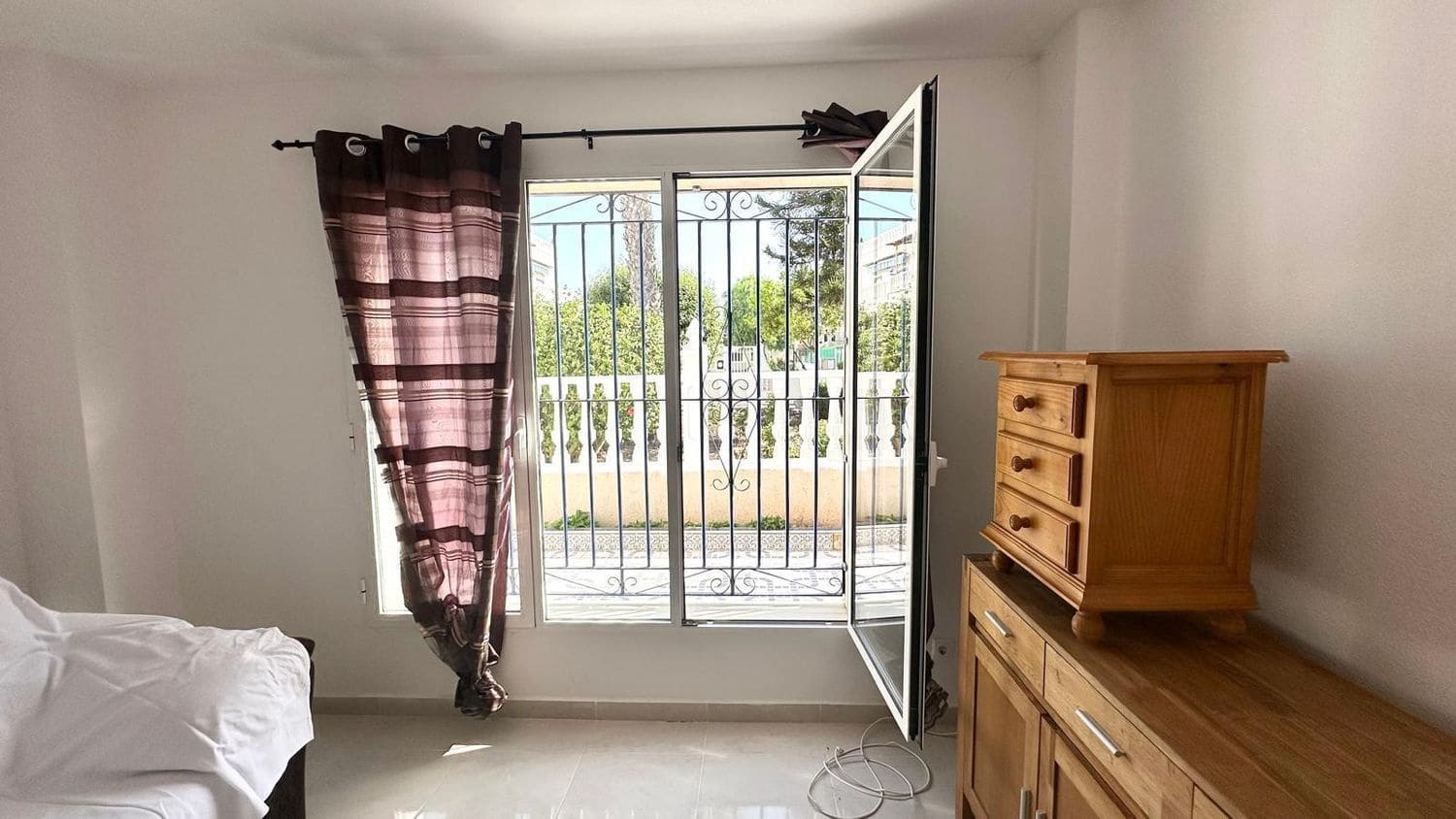 3 sypialnia Dom na sprzedaż w Torrevieja z basenem garażem - 179 000 € (Ref: 9452562)