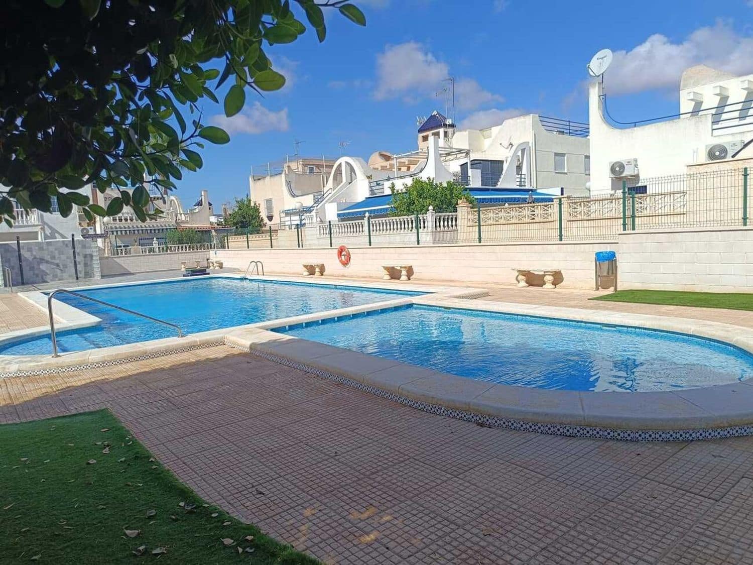 3 sypialnia Dom na sprzedaż w Torrevieja z basenem garażem - 179 000 € (Ref: 9452562)
