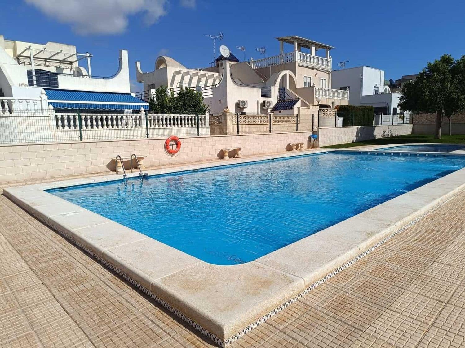 3 sypialnia Dom na sprzedaż w Torrevieja z basenem garażem - 179 000 € (Ref: 9452562)