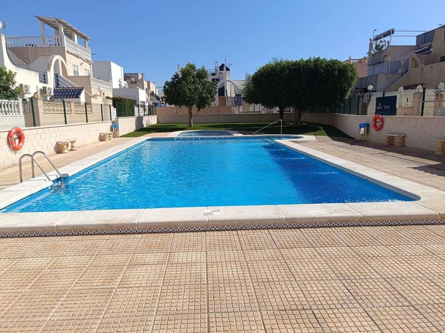 3 sypialnia Dom na sprzedaż w Torrevieja z basenem garażem - 179 000 € (Ref: 9452562)