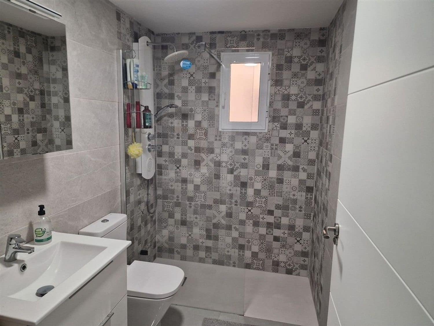 Apartamento de 2 habitaciones en Torrevieja en venta con piscina garaje - 169.900 € (Ref: 9774427)