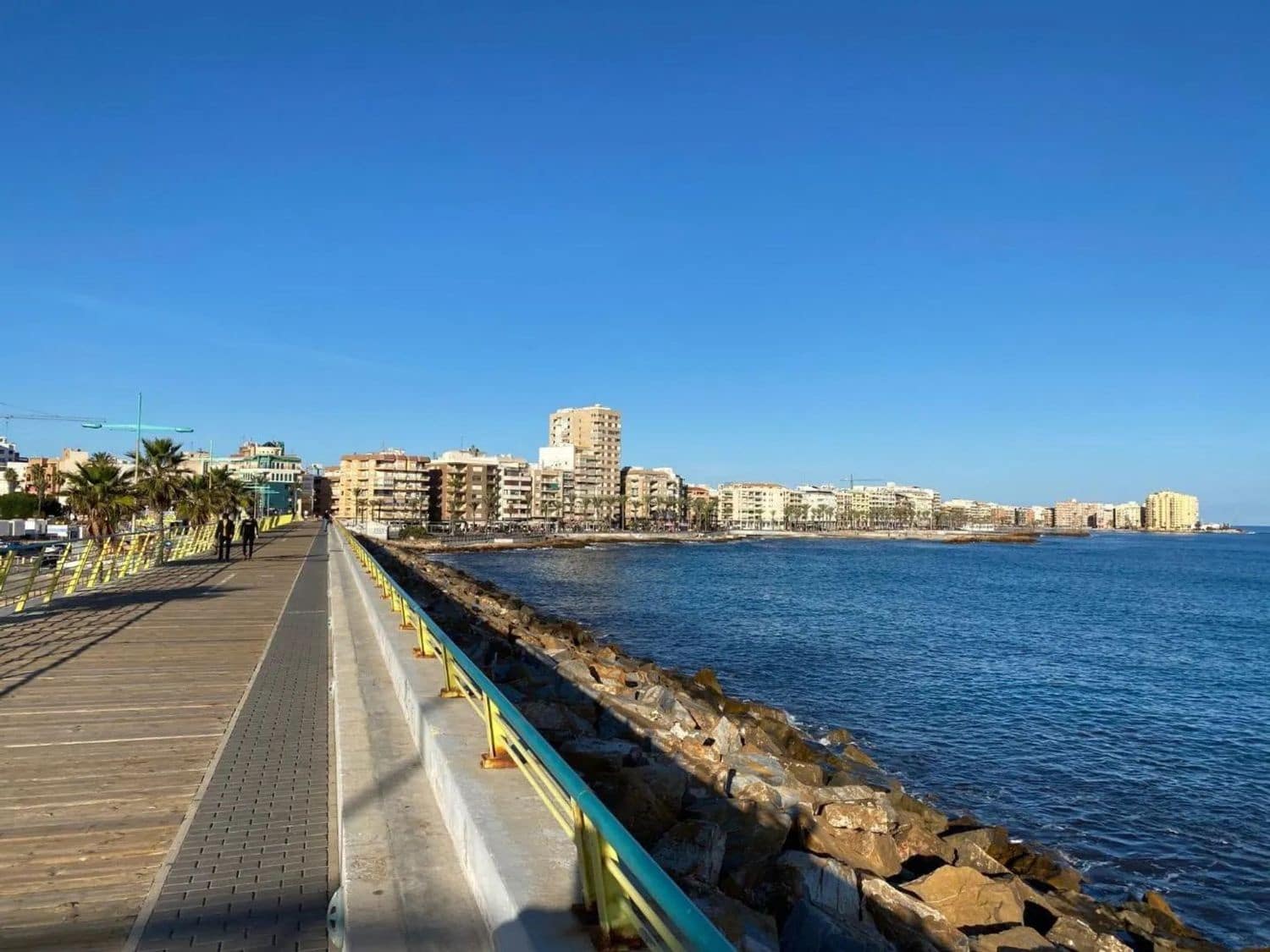 Apartamento de 2 habitaciones en Torrevieja en venta con piscina garaje - 169.900 € (Ref: 9774427)