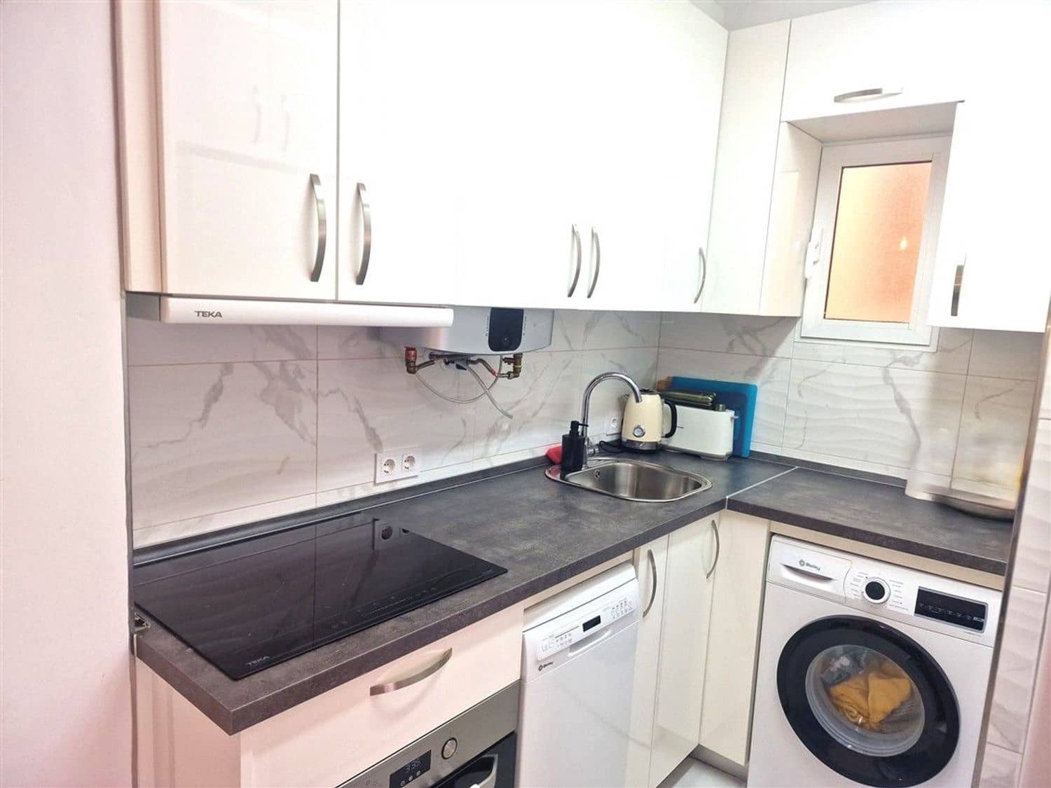 Apartamento de 2 habitaciones en Torrevieja en venta con piscina garaje - 169.900 € (Ref: 9774427)