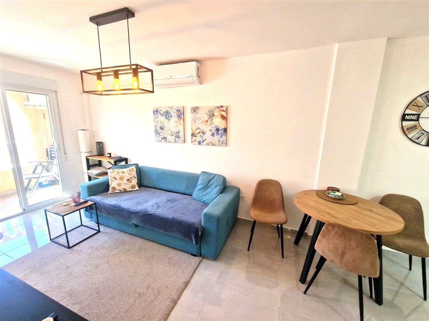 Apartamento de 2 habitaciones en Torrevieja en venta con piscina garaje - 169.900 € (Ref: 9774427)