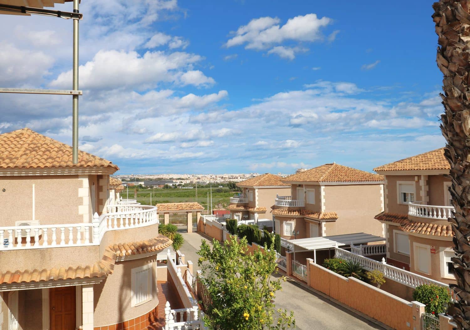 3 camera da letto Villa in vendita in Torrevieja con piscina garage - 360.000 € (Rif: 9774433)