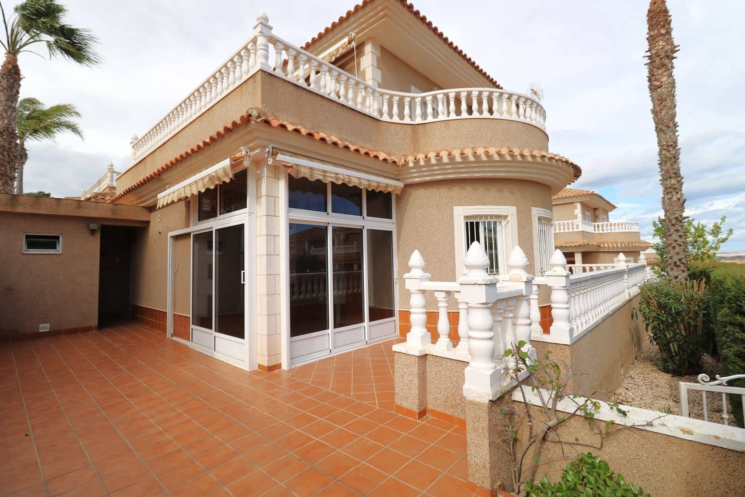 3 camera da letto Villa in vendita in Torrevieja con piscina garage - 360.000 € (Rif: 9774433)