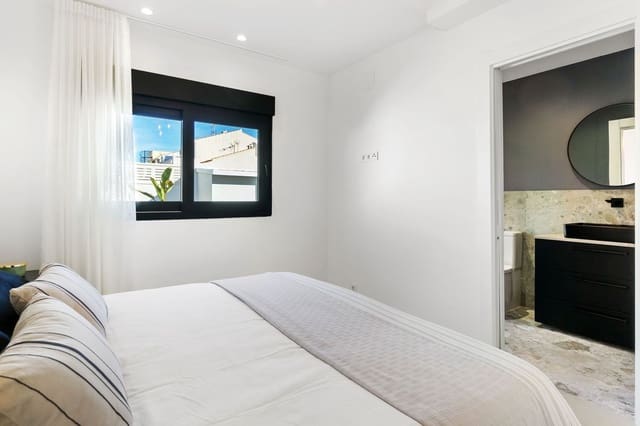 3 soverom Villa til salgs i El Chaparral, Torrevieja med svømmebasseng garasje - € 459 000 (Ref: 9774437)