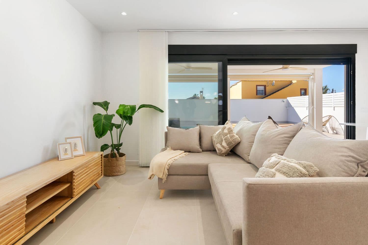 3 soverom Villa til salgs i Torrevieja med svømmebasseng garasje - € 459 000 (Ref: 9774437)