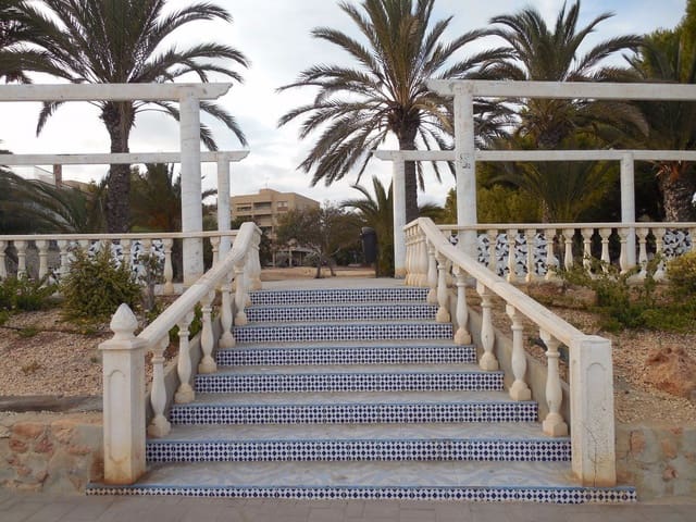 4 slaapkamer Villa te koop in Playa Flamenca, Orihuela met zwembad garage - € 580.000 (Ref: 9774438)