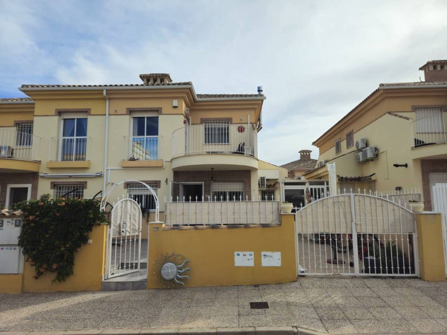 3 soveværelse Byhus til salg i Alicante by med swimmingpool garage - € 239.000 (Ref: 9774444)