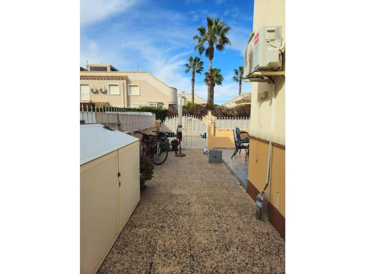 3 soveværelse Byhus til salg i Alicante by med swimmingpool garage - € 239.000 (Ref: 9774444)