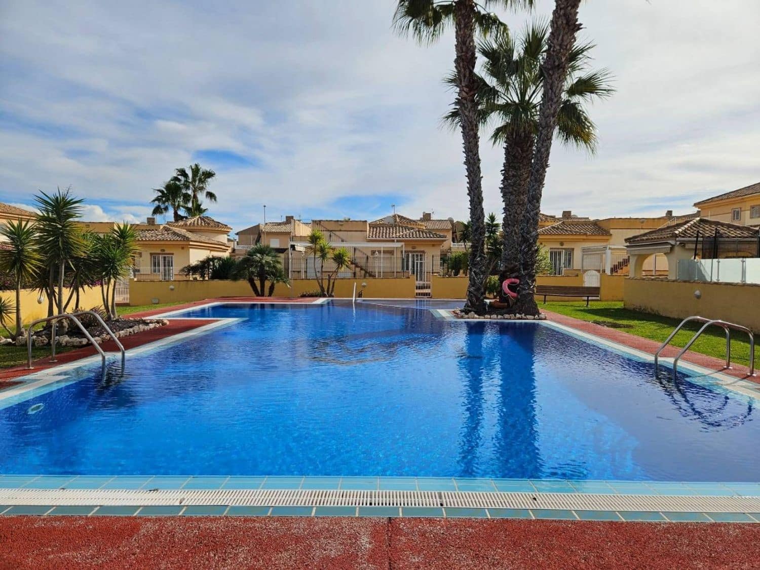 3 soveværelse Byhus til salg i Alicante by med swimmingpool garage - € 239.000 (Ref: 9774444)
