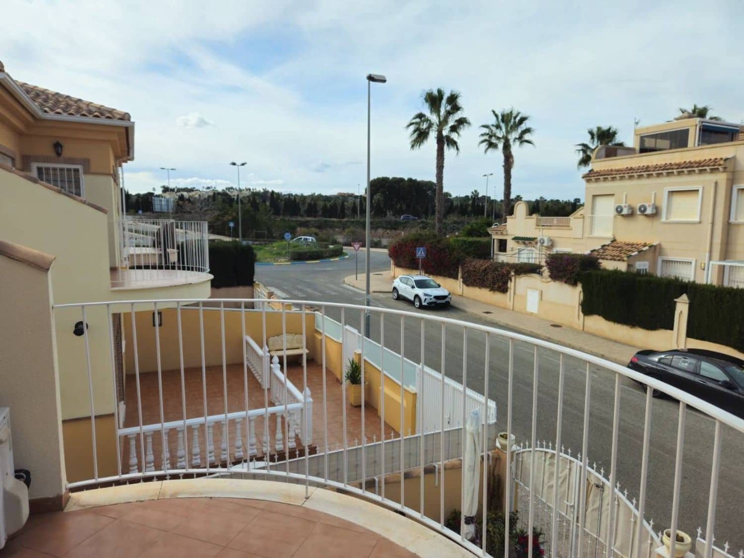 3 soveværelse Byhus til salg i Alicante by med swimmingpool garage - € 239.000 (Ref: 9774444)