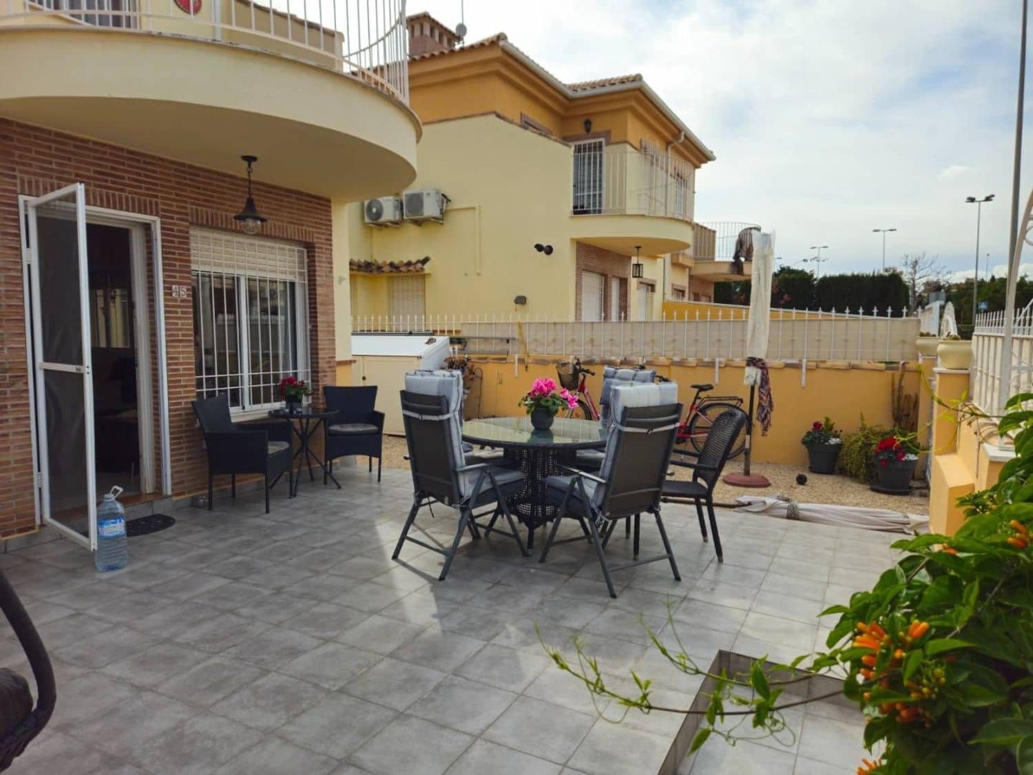 3 soveværelse Byhus til salg i Alicante by med swimmingpool garage - € 239.000 (Ref: 9774444)