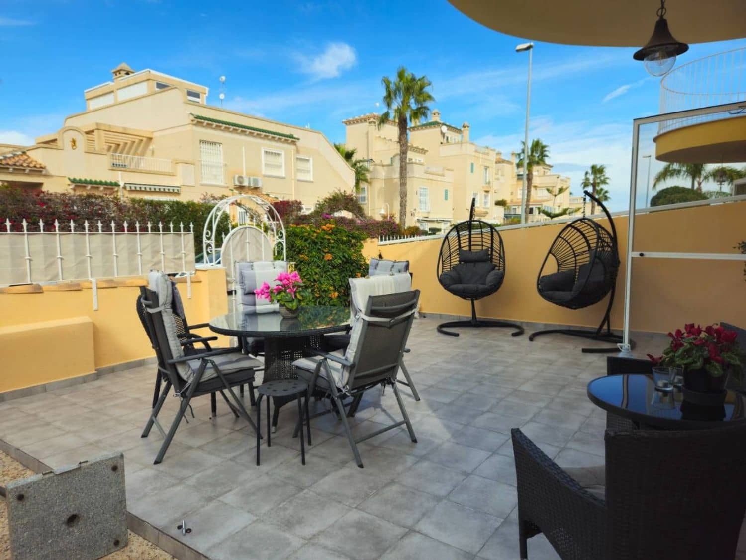 3 soveværelse Byhus til salg i Alicante by med swimmingpool garage - € 239.000 (Ref: 9774444)