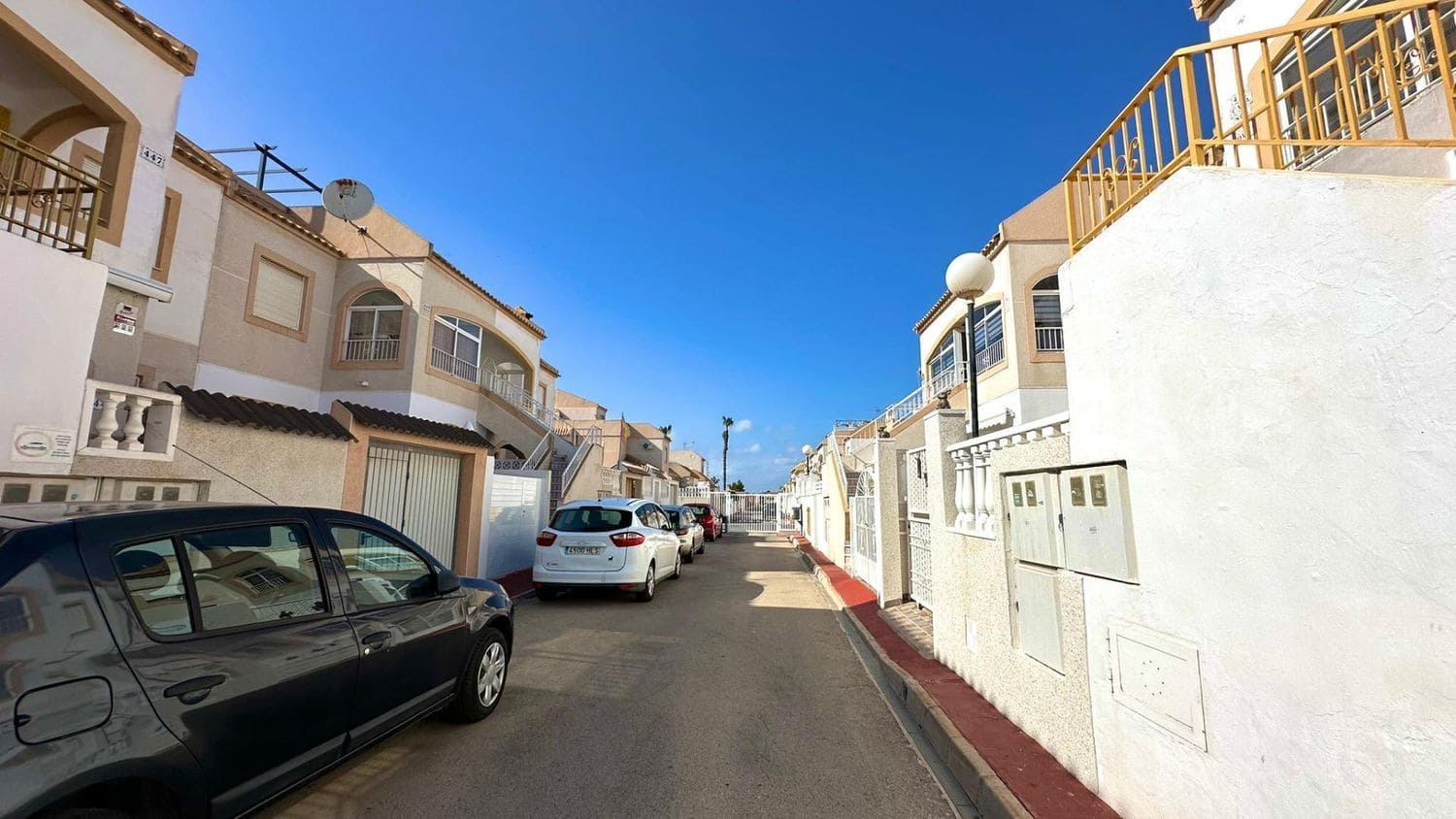 2 soverom Leilighet til salgs i Torrevieja med svømmebasseng garasje - € 139 900 (Ref: 9777343)